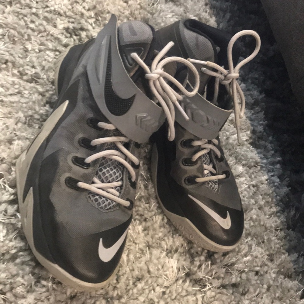 NKE S-8 LRJ6 AK/OH US 330/503 Grey+black size7Y